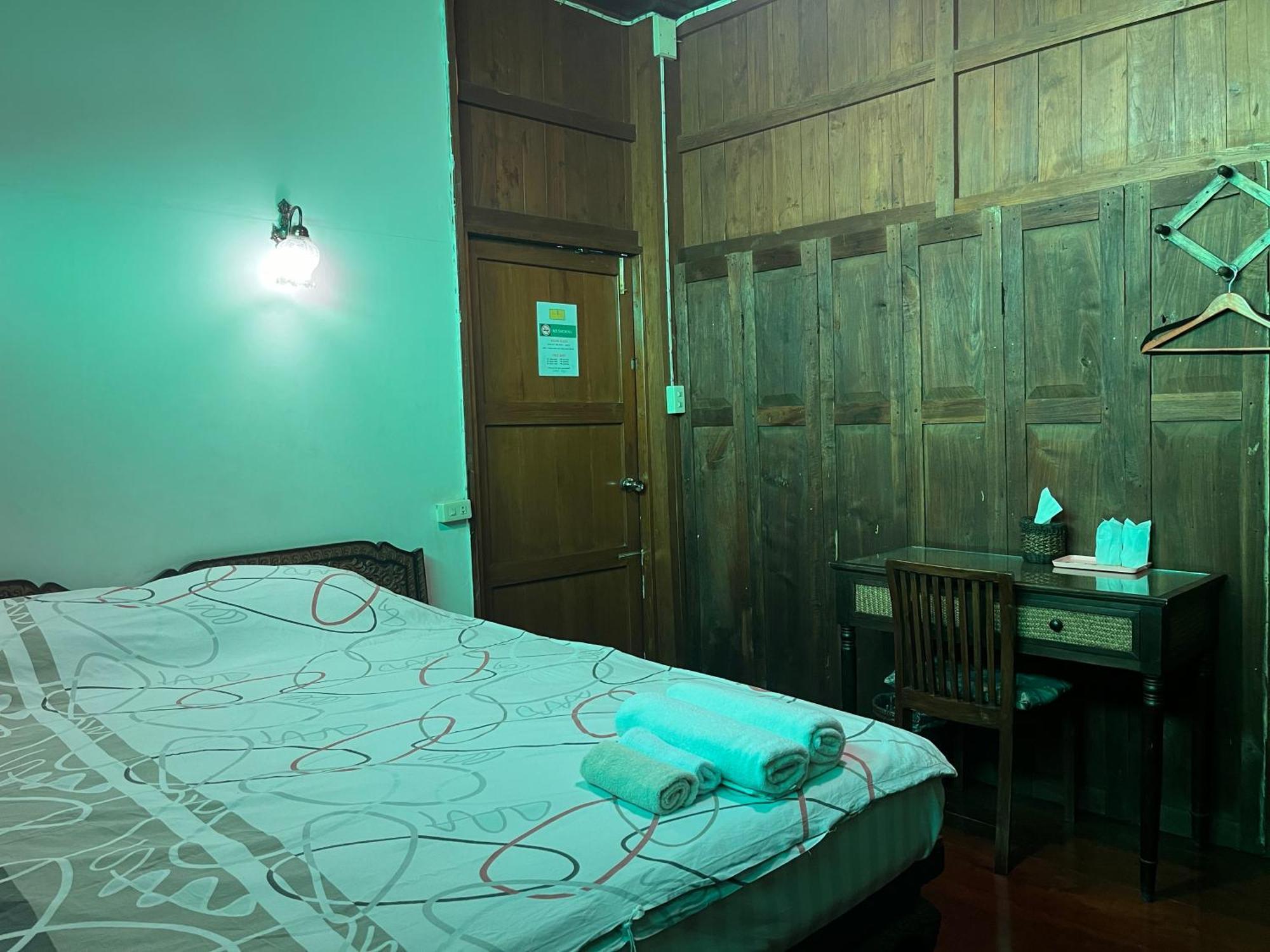 Tata Guesthouse Chiang Mai Exterior foto